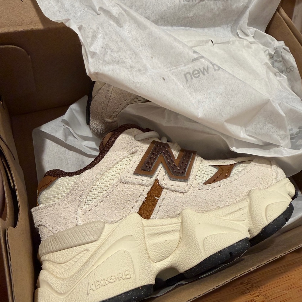 New Balance 9060 Bungee Infant Size 3 Sneakers Breakfast Brown/Beige - Picture 6 of 9